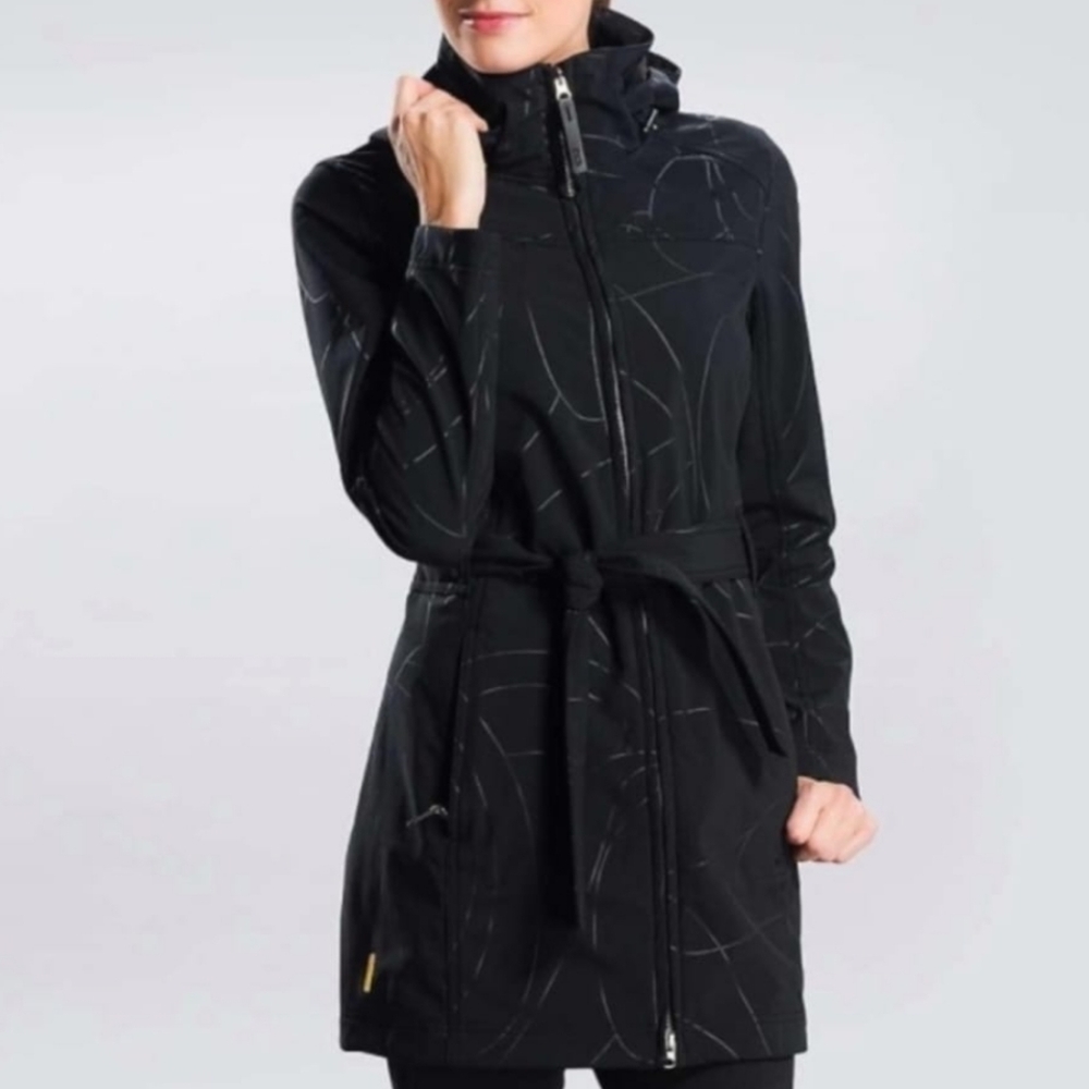 Lolë Glowing Black Embossed Jacket Coat